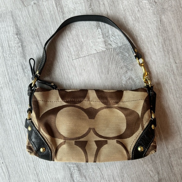 “Carly” Coach shoulder bag SOLDDDDDD - Picture 1 of 9